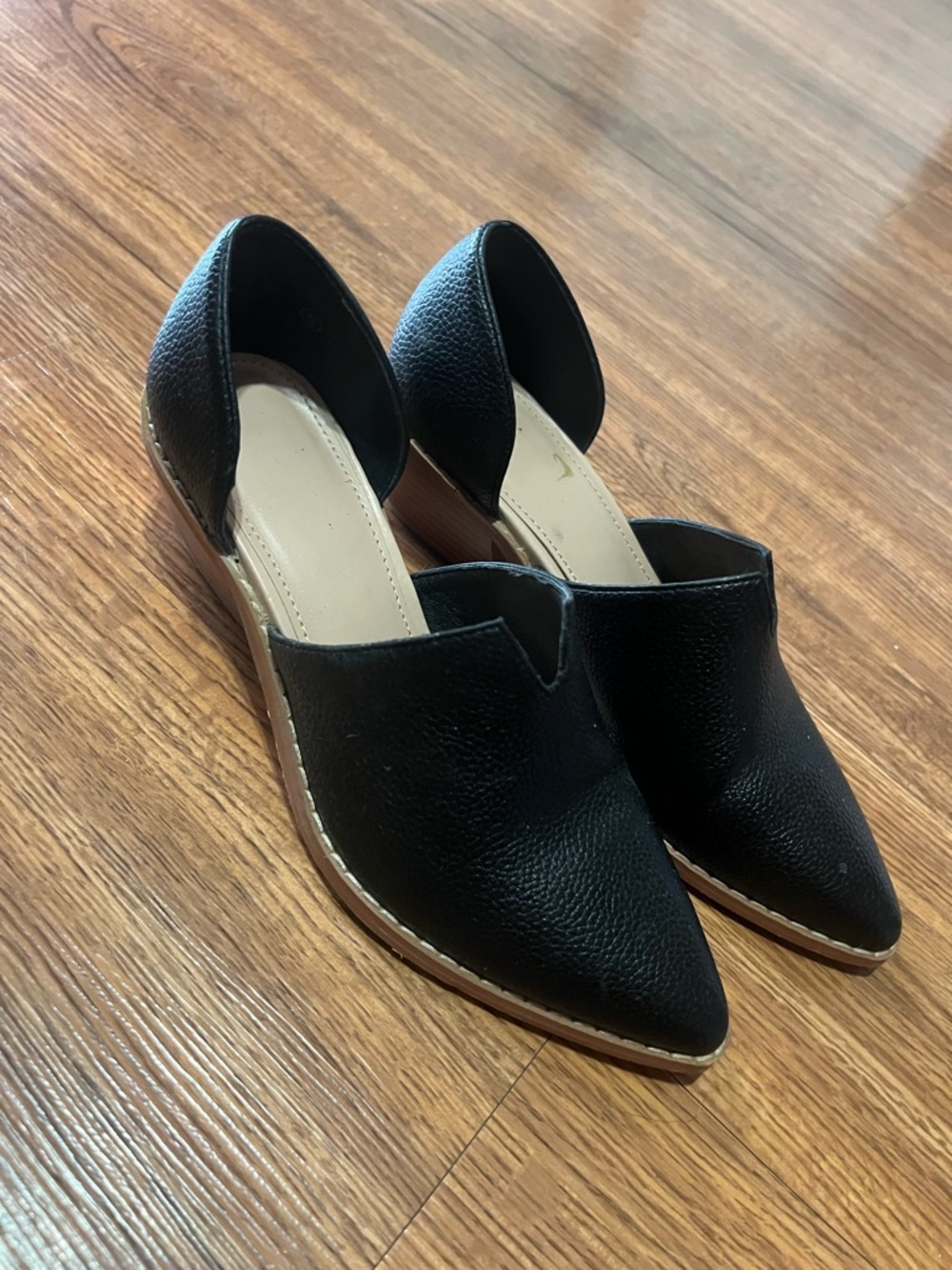 Women’s Black Pointed D'Orsay Flats - Classic Everyday Style